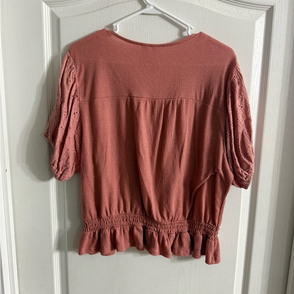 Cato Women’s Pink Eyelet Embroidered Blouse Sz M. MH-164 - Picture 3 of 3